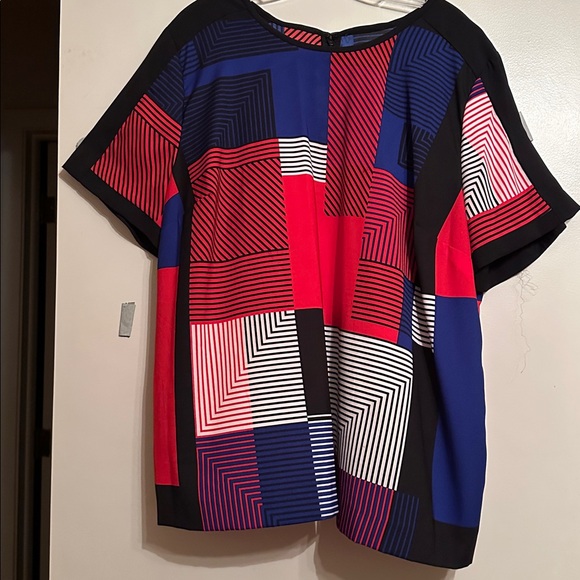 Colorful Geometric Pattern Top - Picture 2 of 6